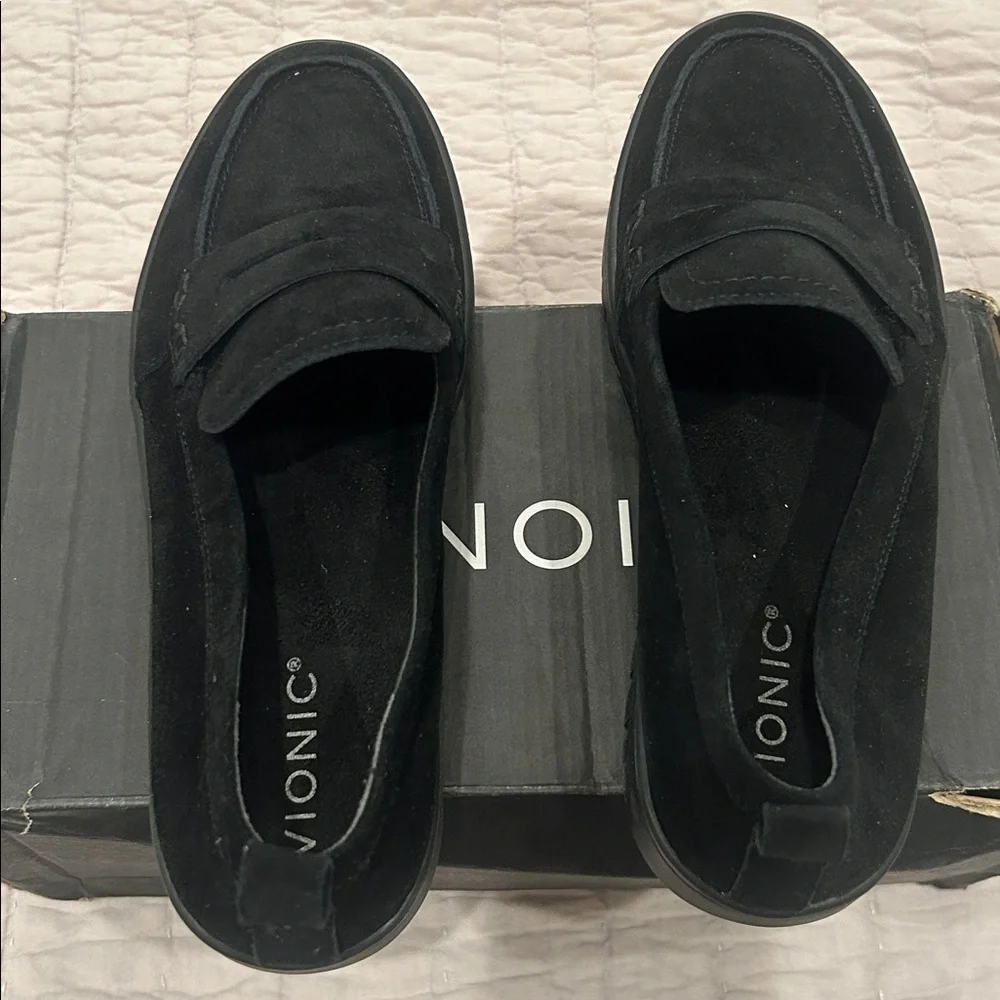 Vionic Women’s Vionic Uptown Loafer – Black Suede 9